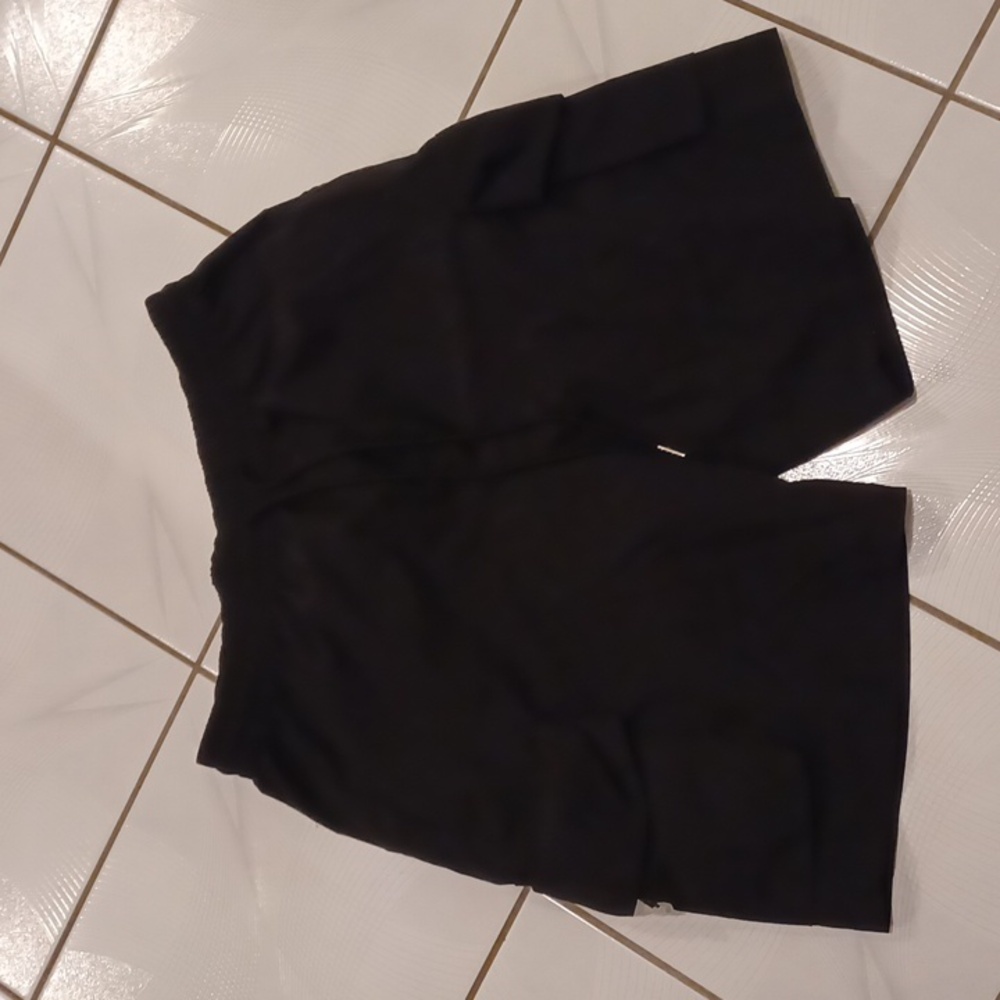 4/$60 Black Cargo Shorts - Size Large (US 36)